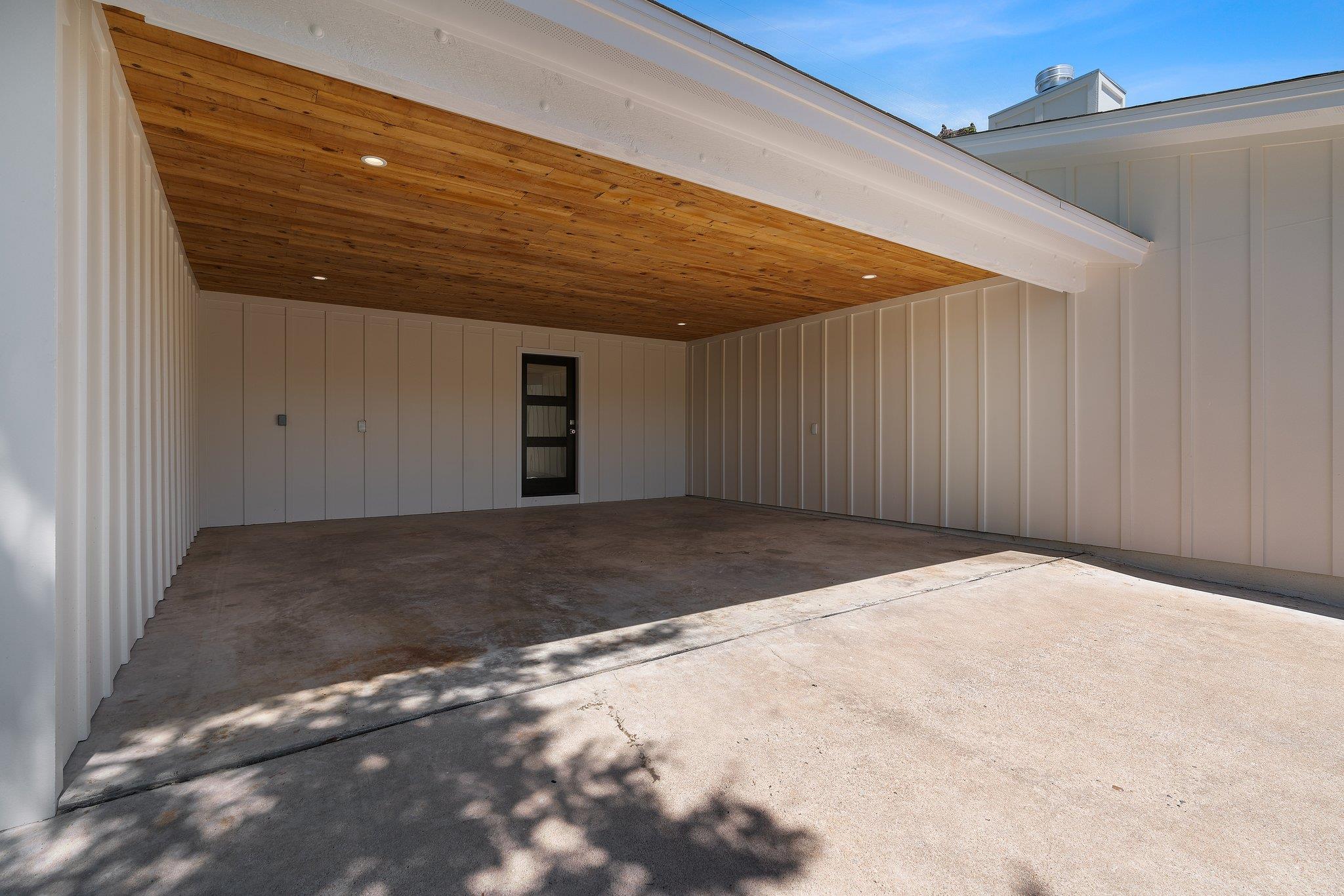 5706 Highland Hills CIR