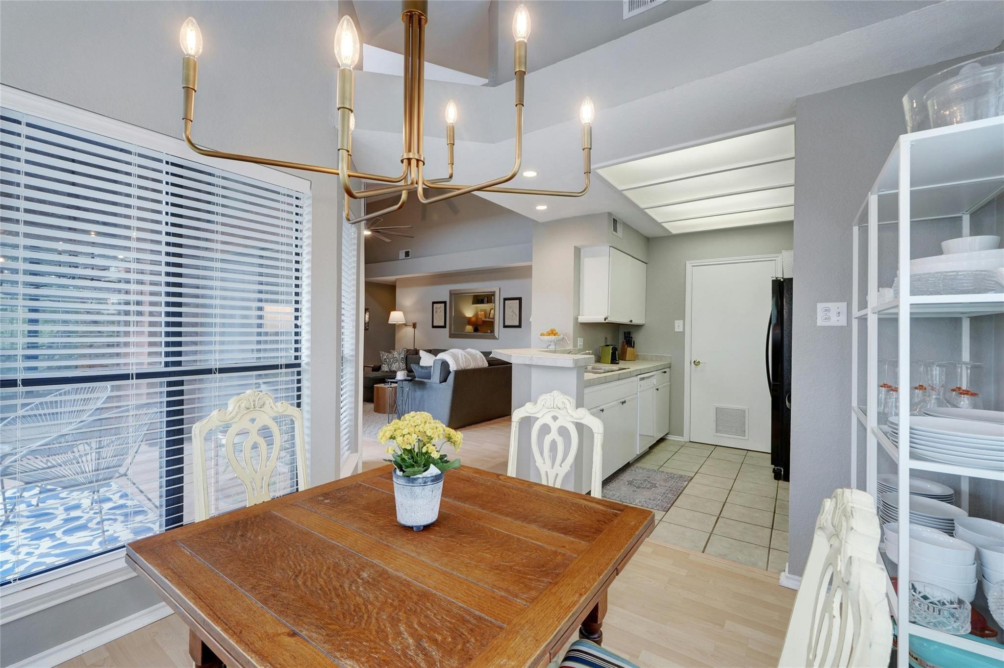 4711 Spicewood Springs RD # 201 Unit: 1-201