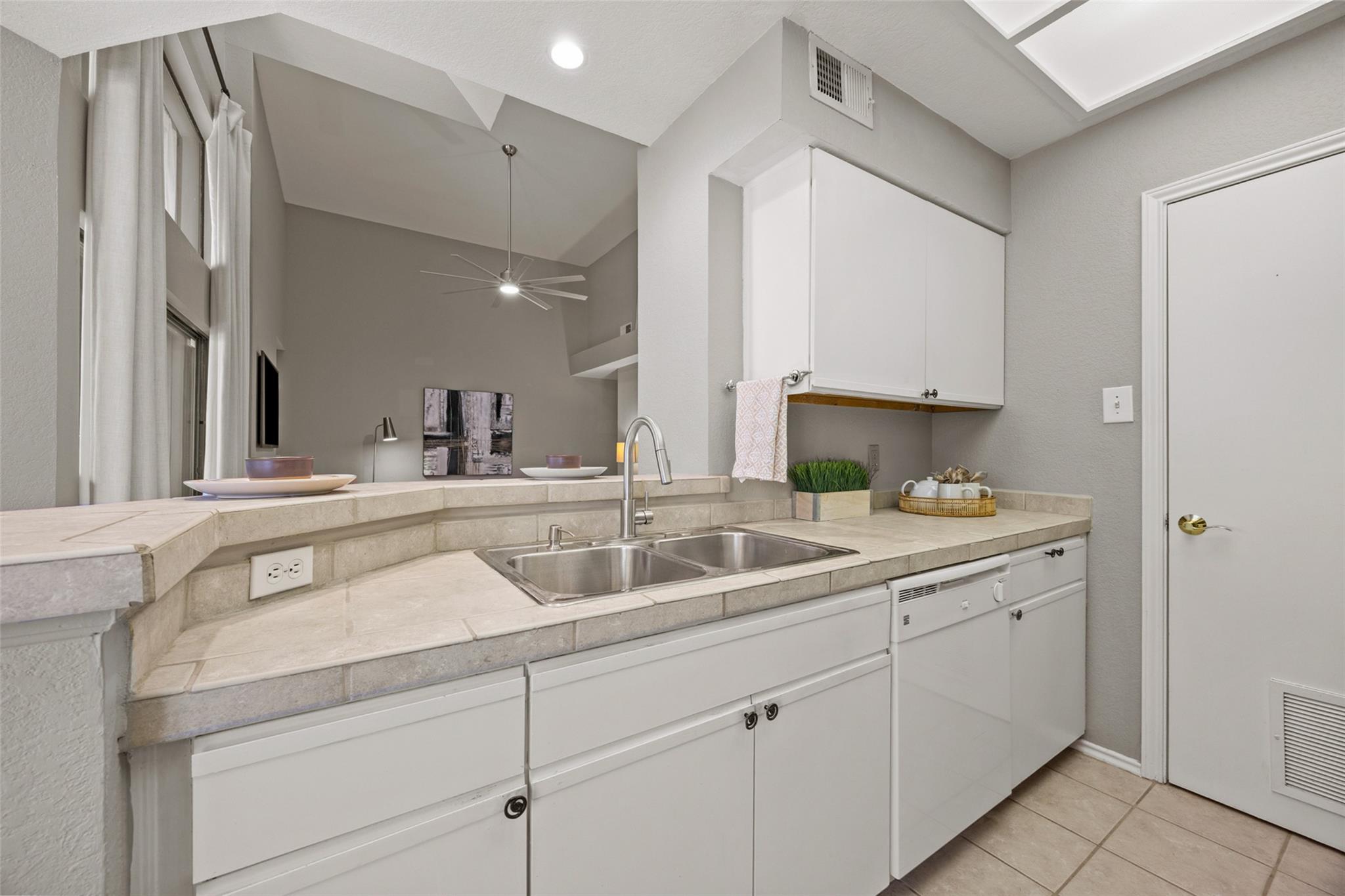 4711 Spicewood Springs RD # 201 Unit: 1-201
