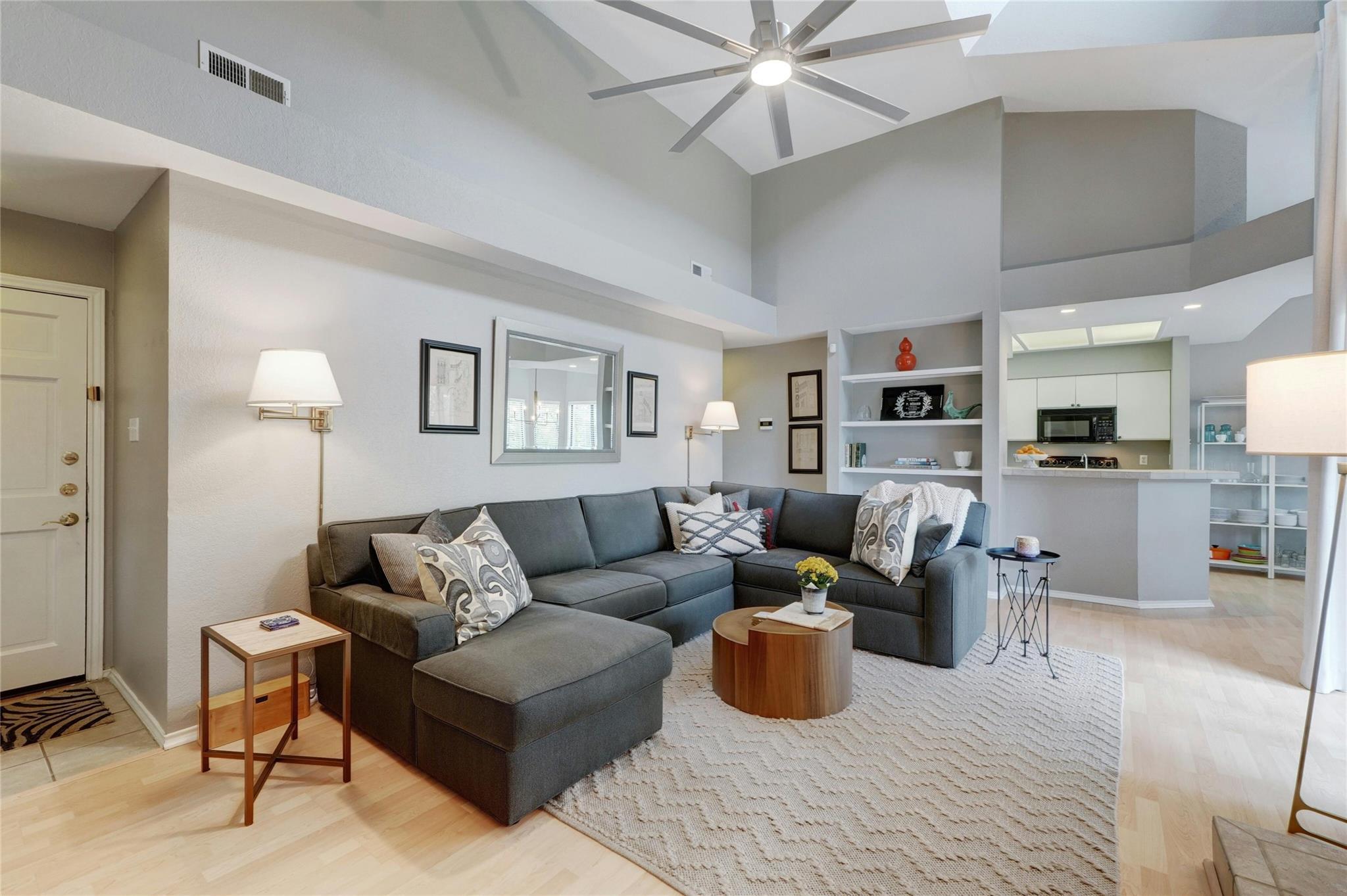 4711 Spicewood Springs RD # 201 Unit: 1-201