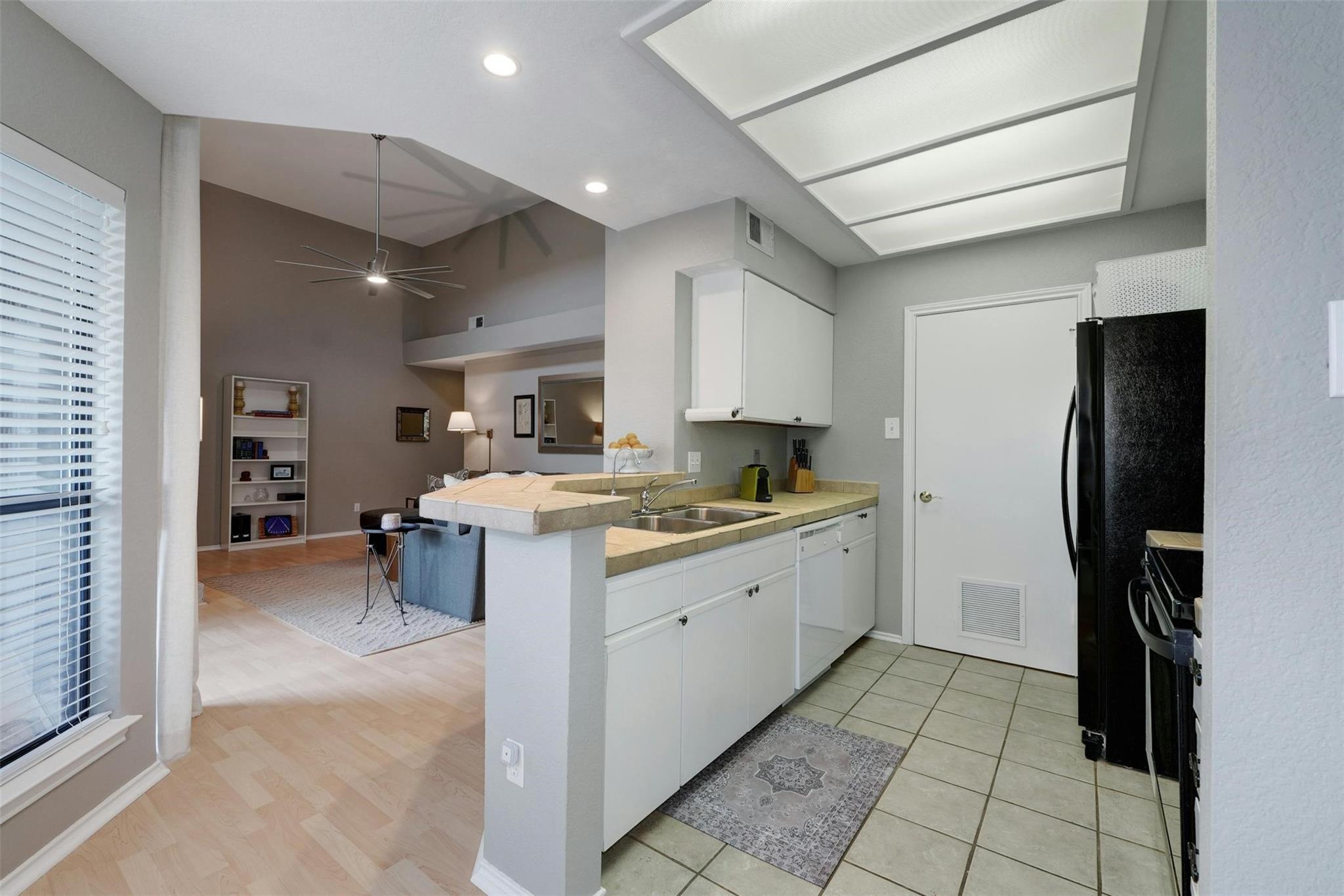 4711 Spicewood Springs RD # 201 Unit: 1-201