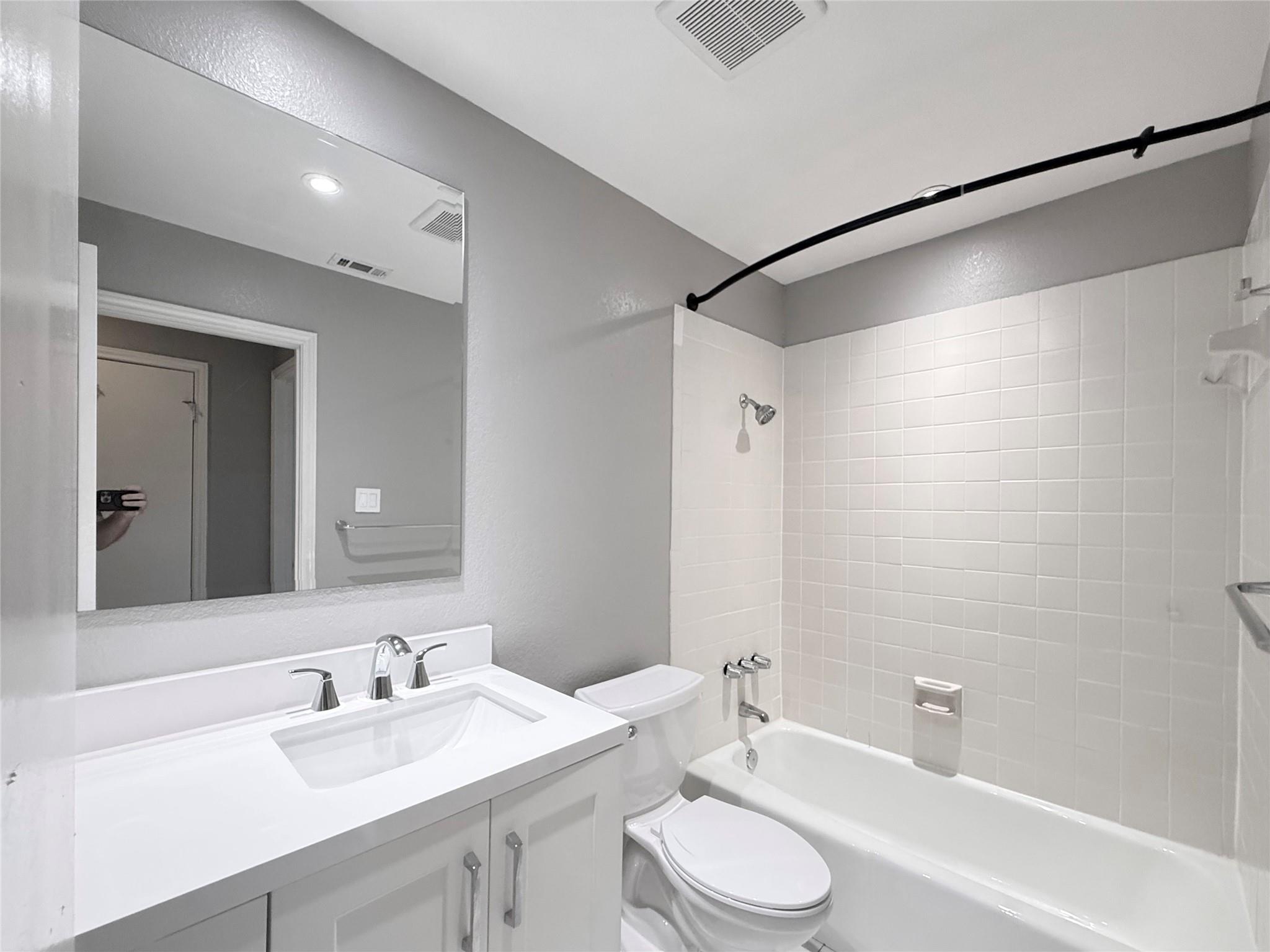 4711 Spicewood Springs RD # 201 Unit: 1-201