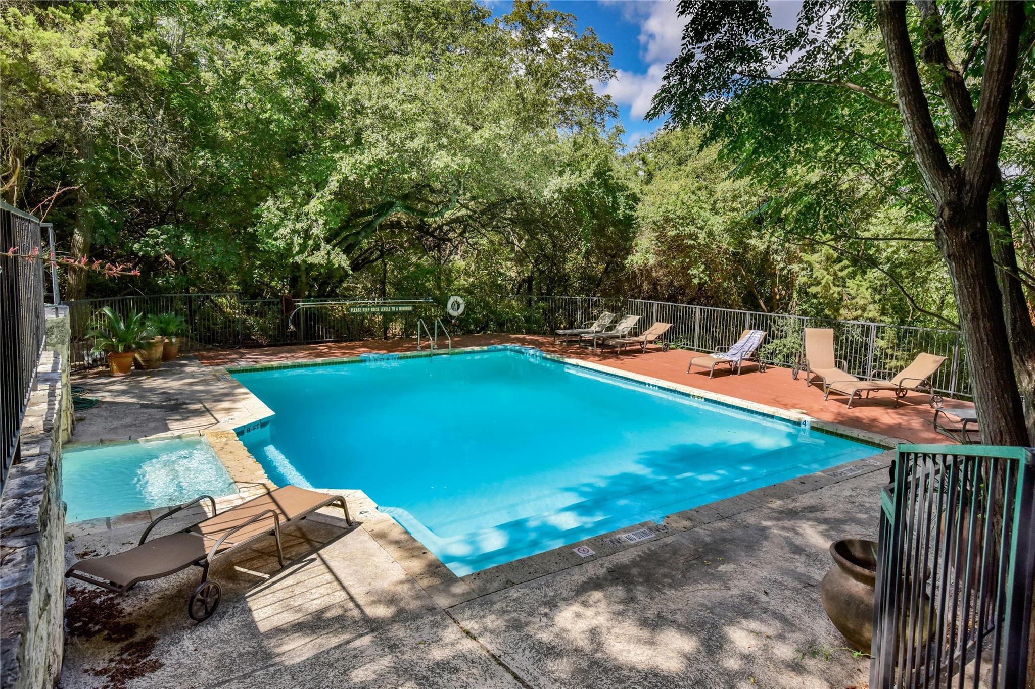 4711 Spicewood Springs RD # 201 Unit: 1-201