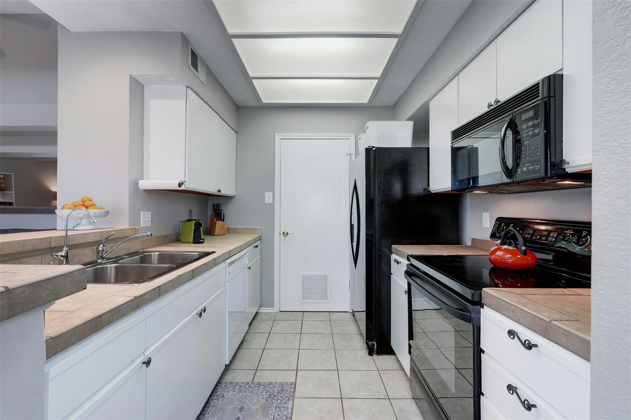 4711 Spicewood Springs RD # 201 Unit: 1-201