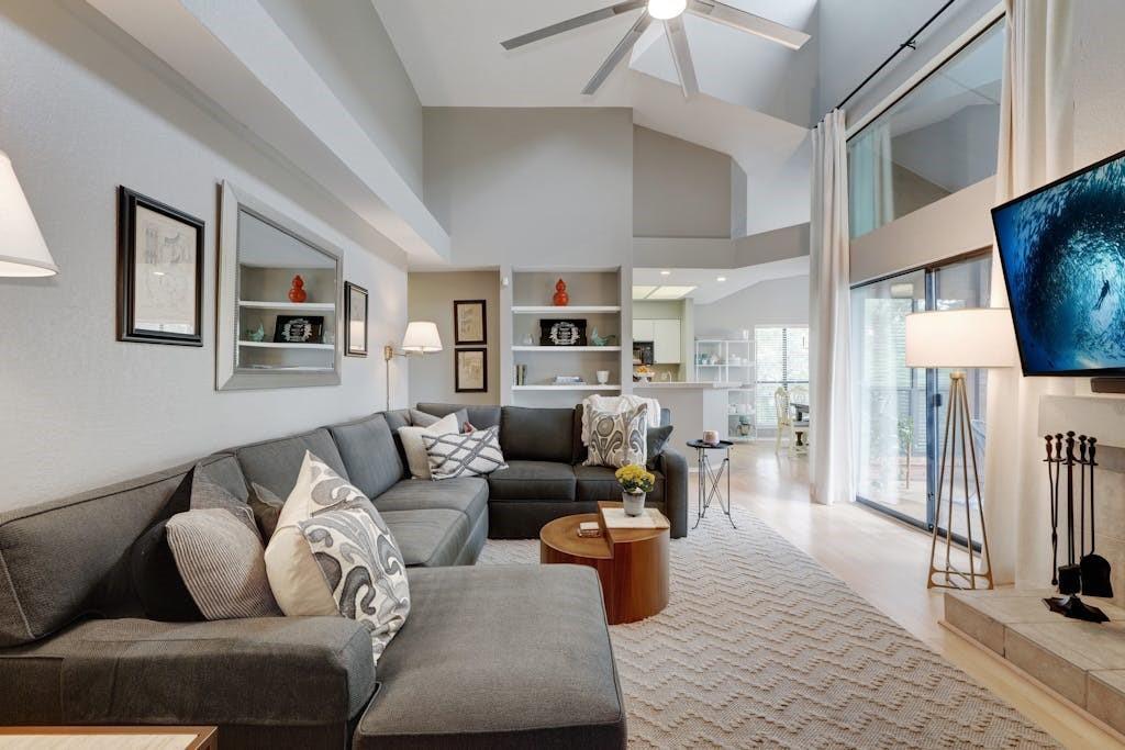 4711 Spicewood Springs RD # 201 Unit: 1-201