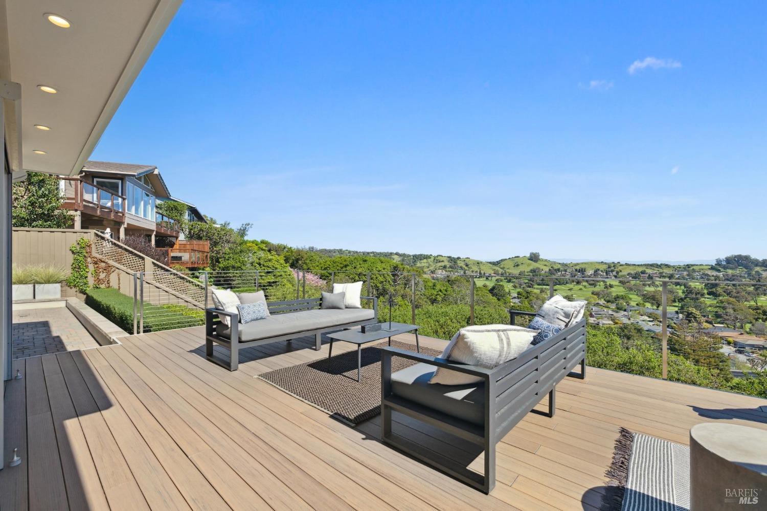 106 Fernwood Dr