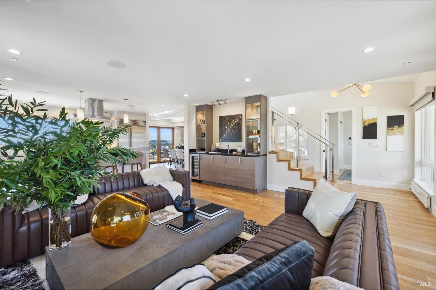 106 Fernwood Dr