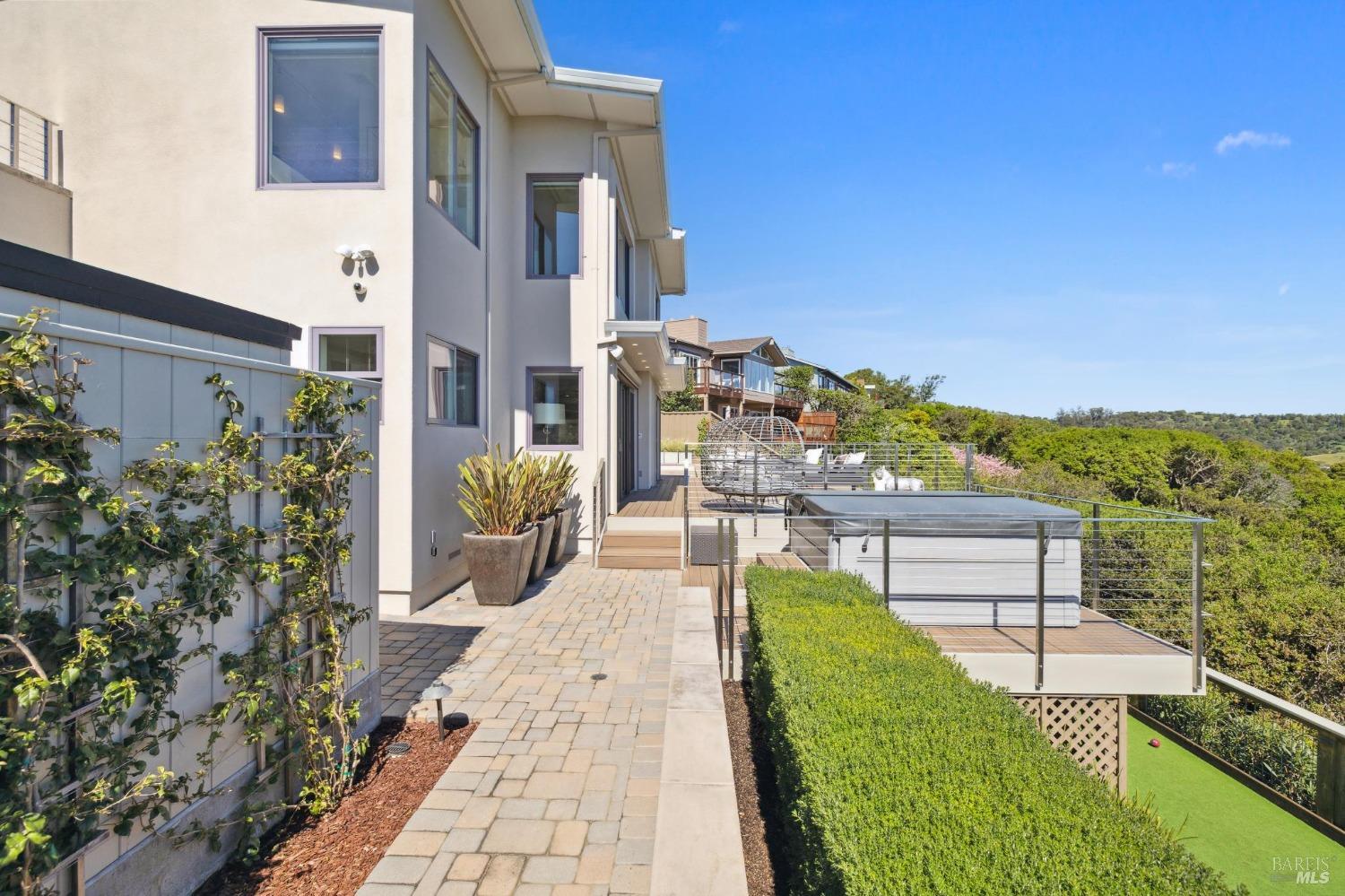 106 Fernwood Dr