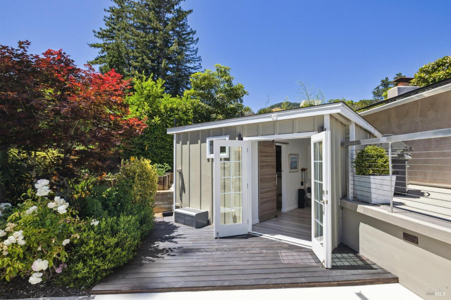 111 Lochinvar Rd