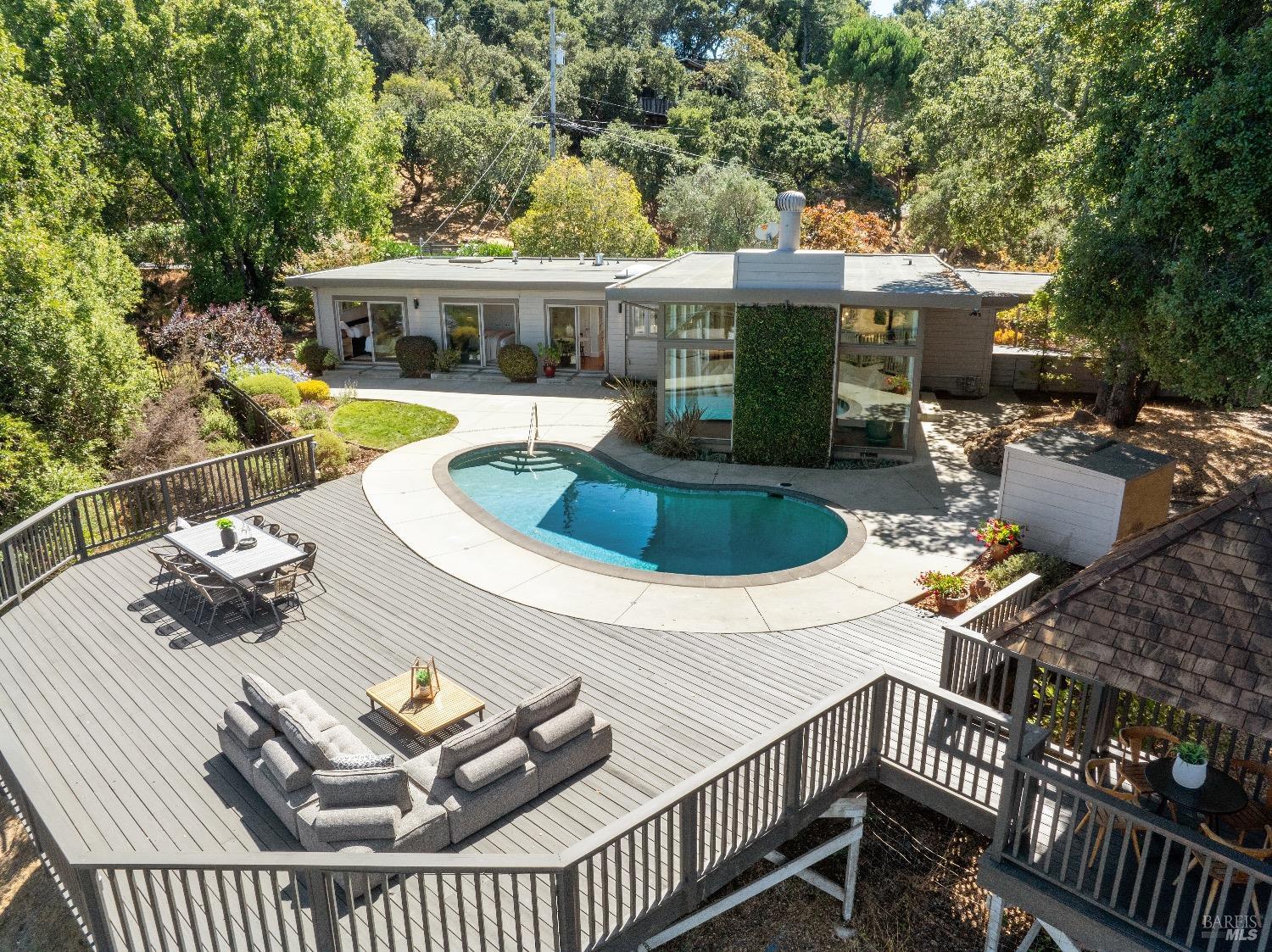 402 Ridge Rd