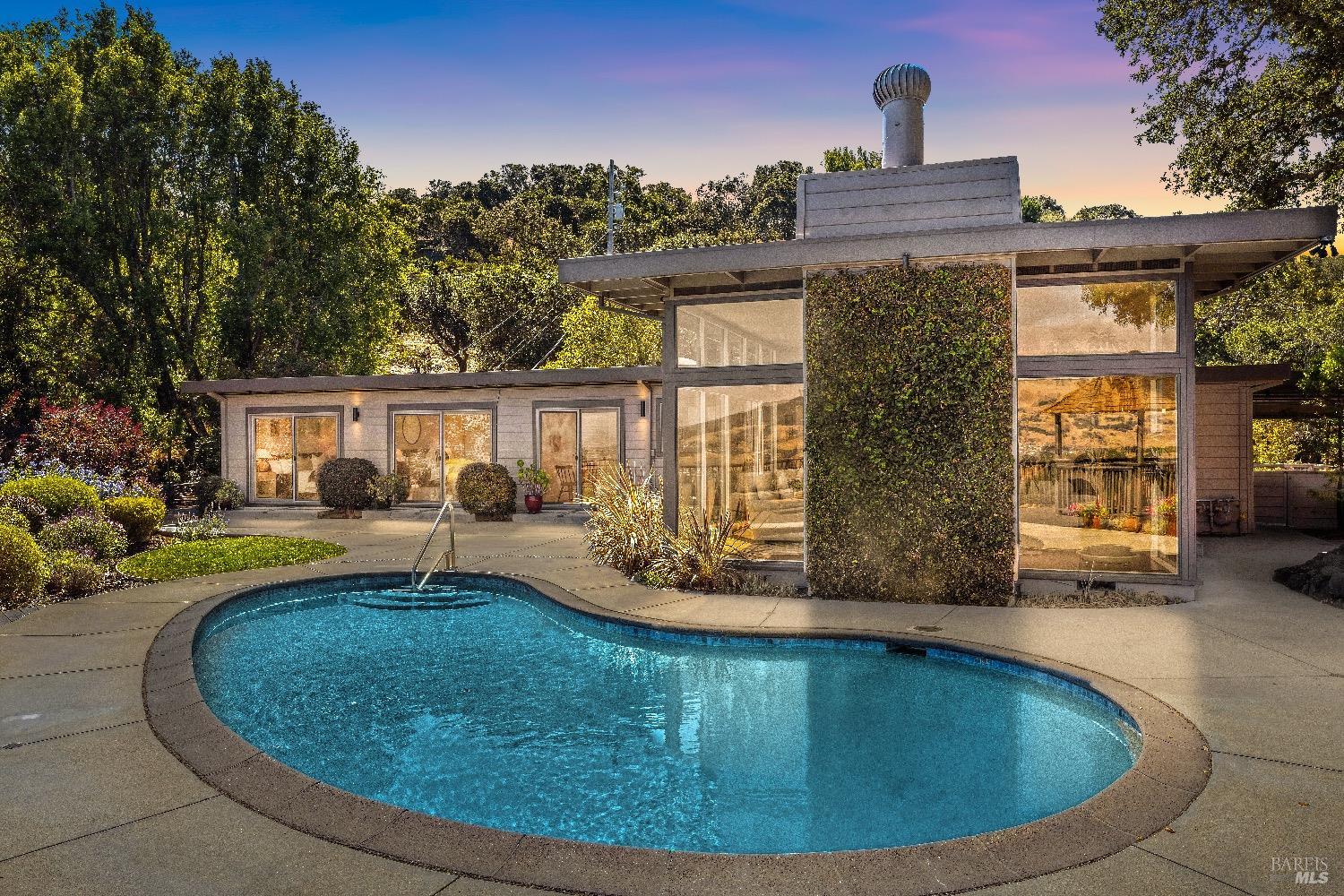 402 Ridge Rd