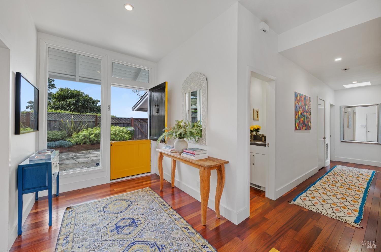 1 North Point Circle