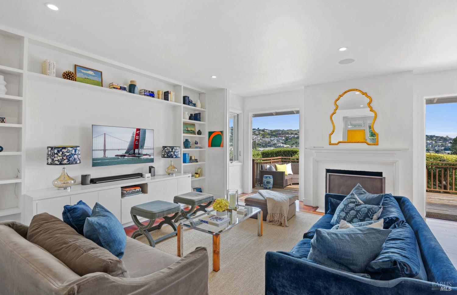 1 North Point Circle