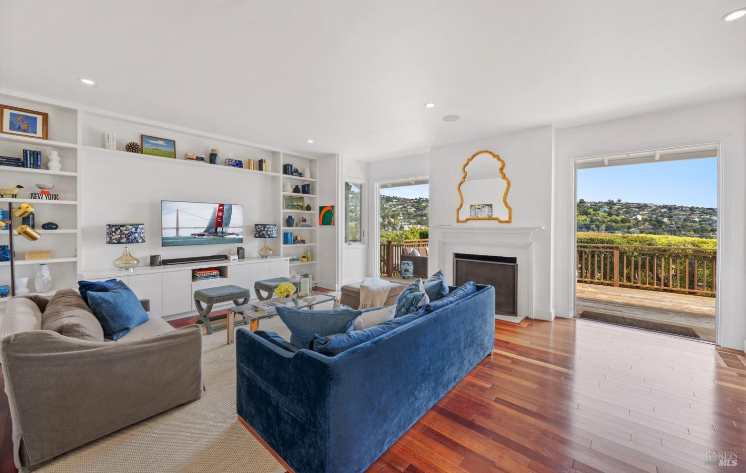 1 North Point Circle