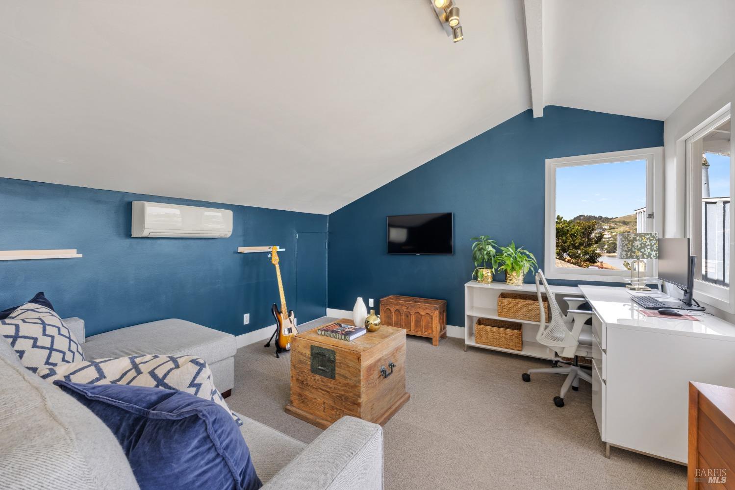 1 North Point Circle