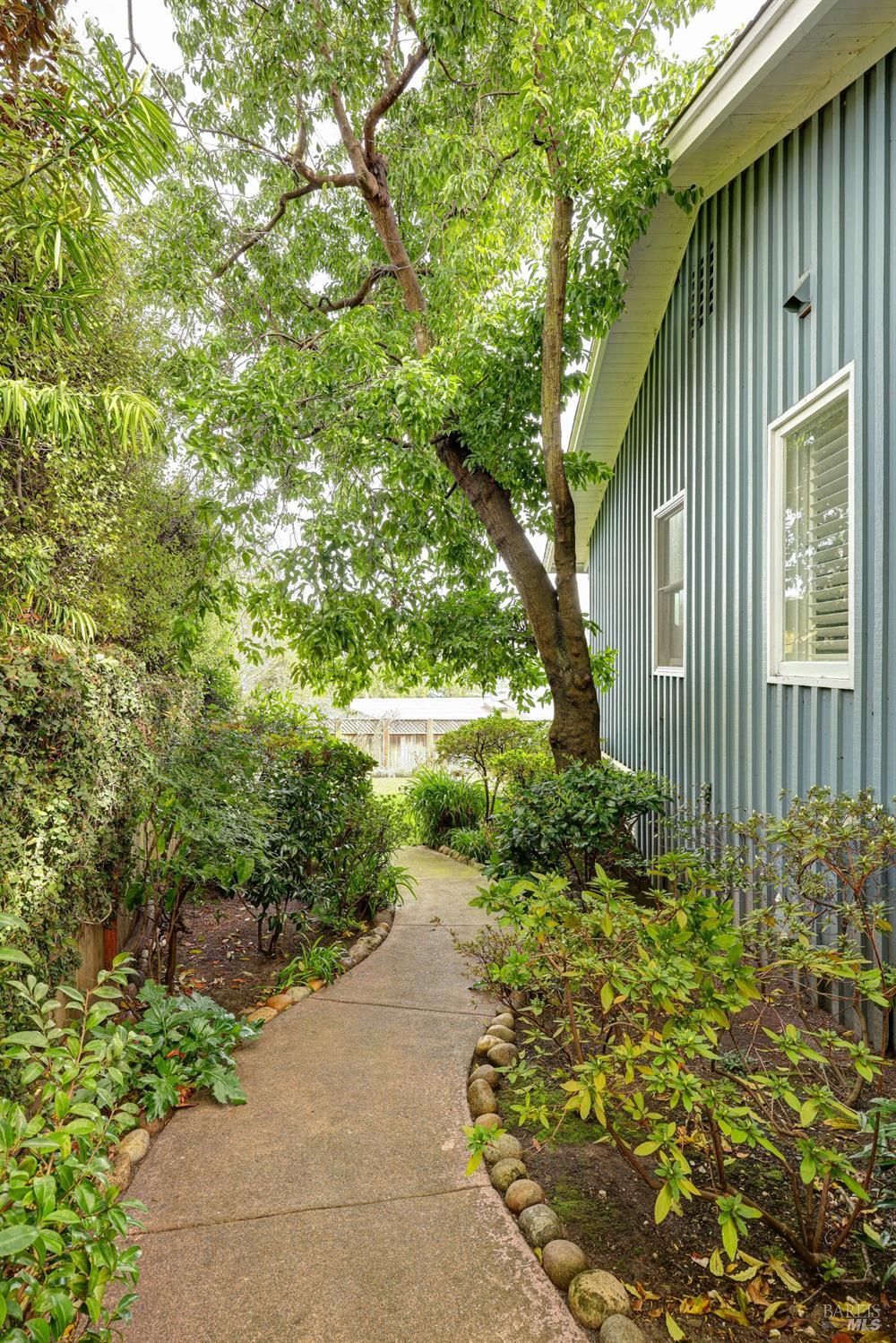 1 North Point Circle