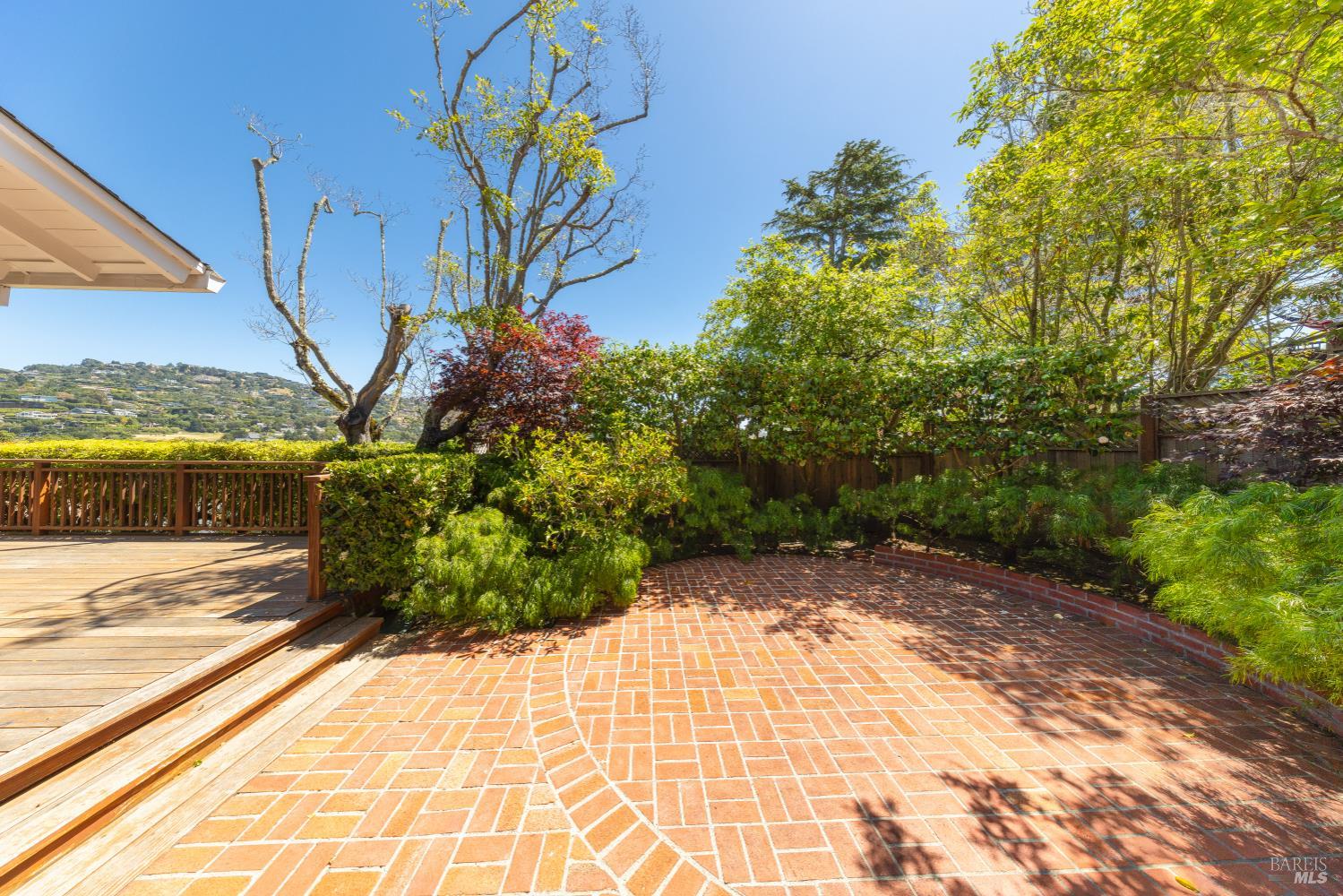 1 North Point Circle