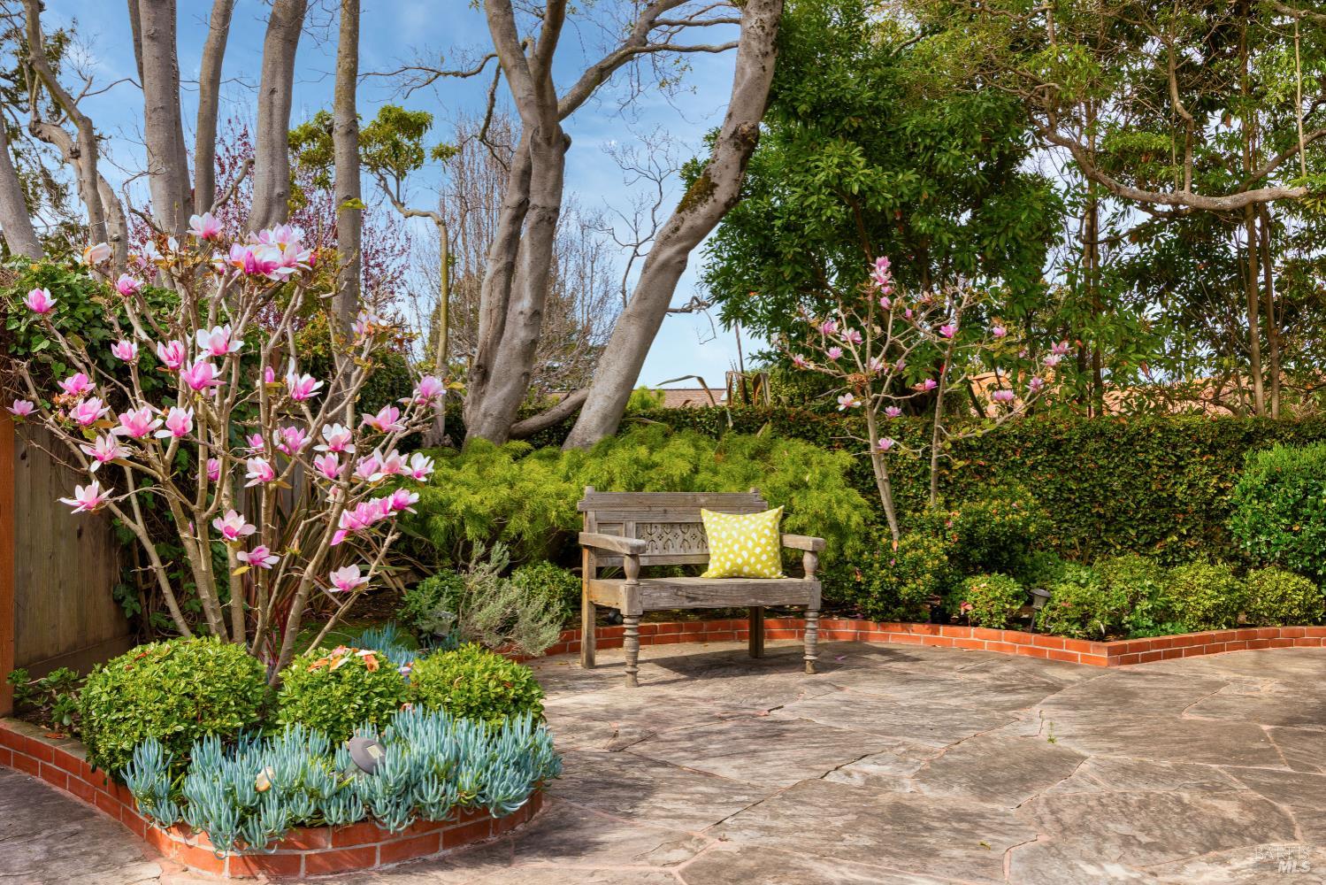 1 North Point Circle