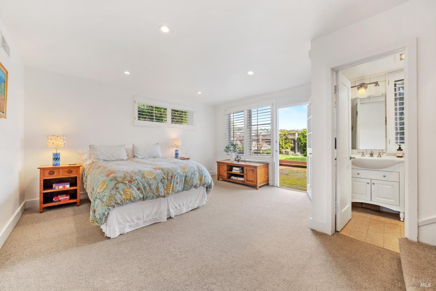 1 North Point Circle