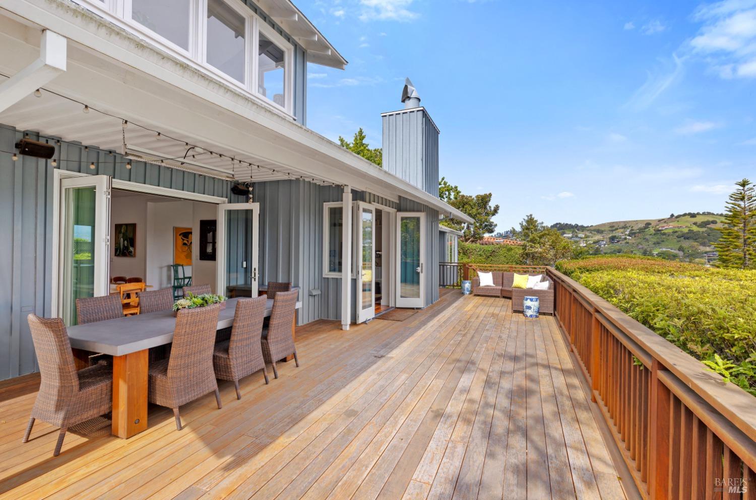 1 North Point Circle