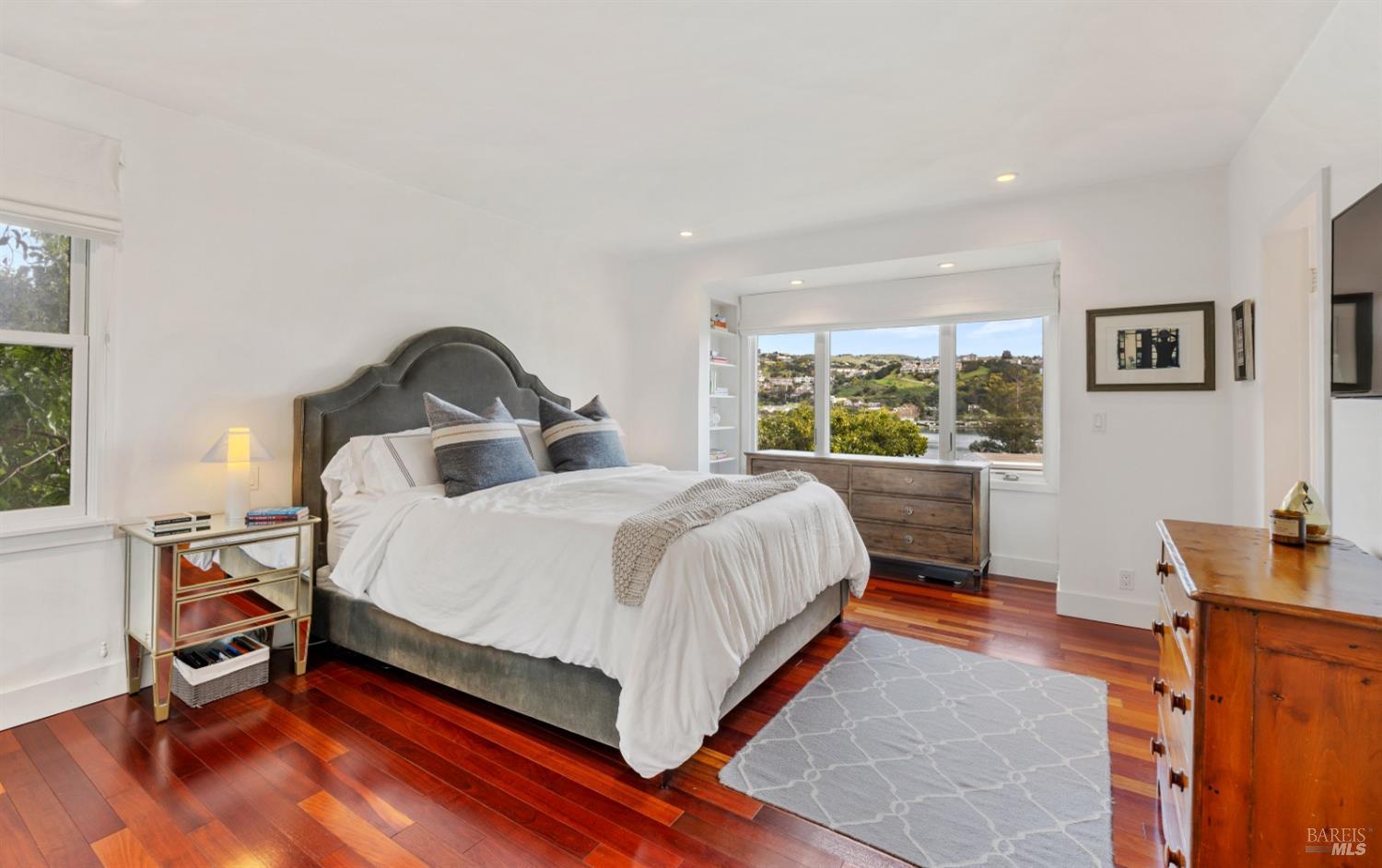 1 North Point Circle