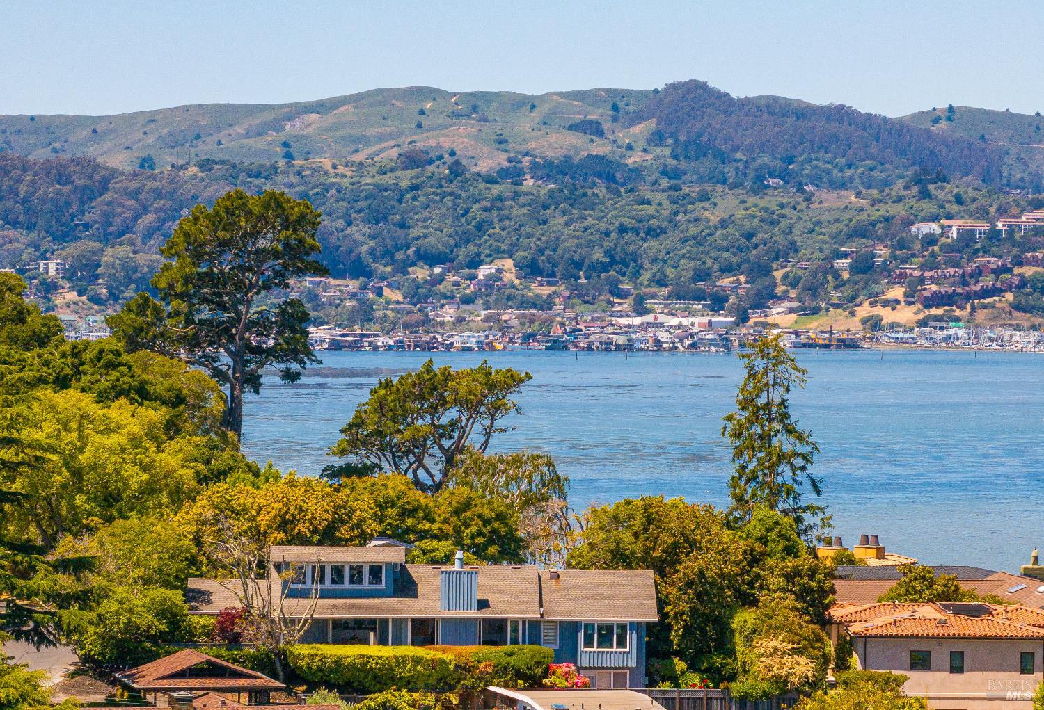 1 North Point Circle