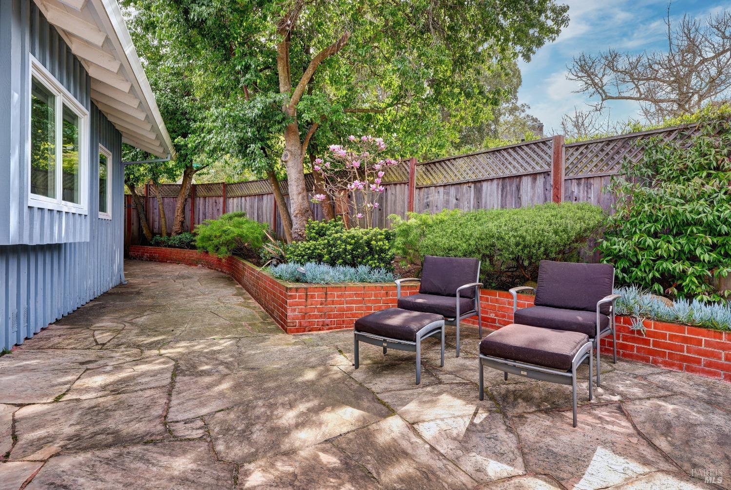 1 North Point Circle