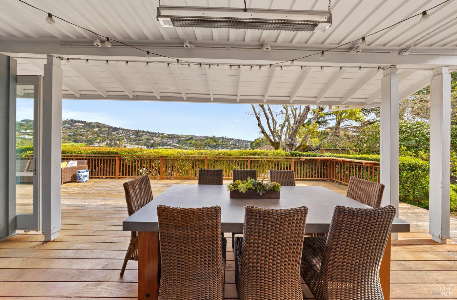 1 North Point Circle