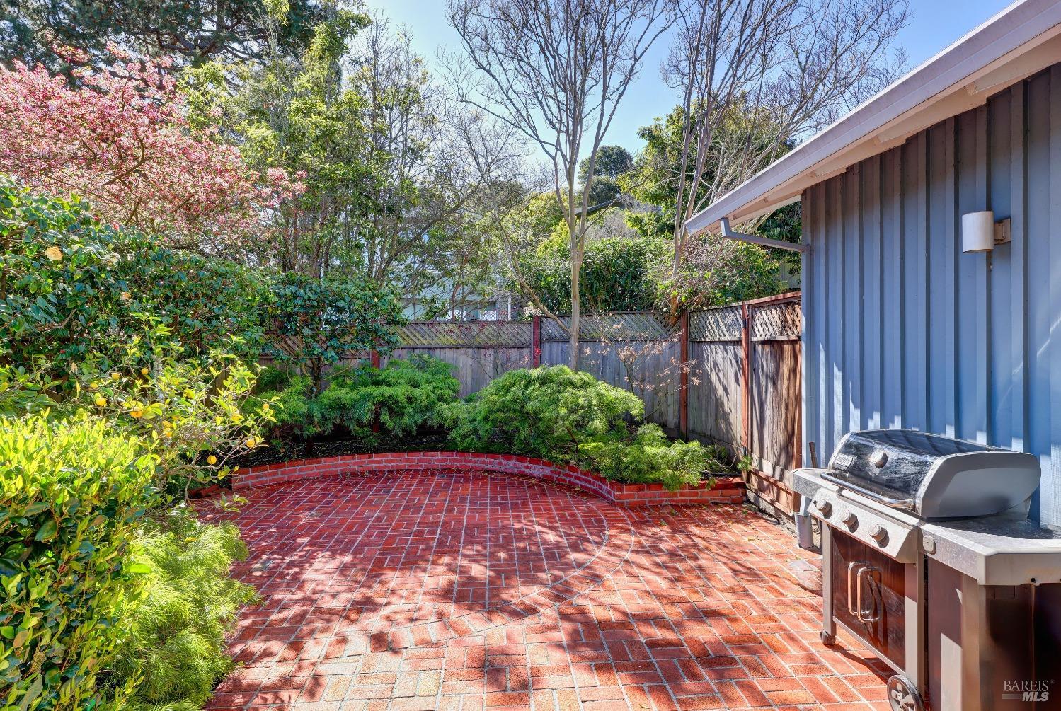 1 North Point Circle