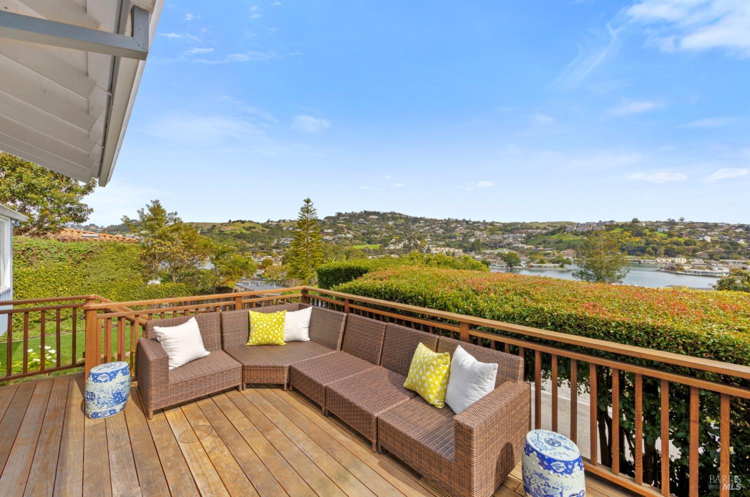 1 North Point Circle