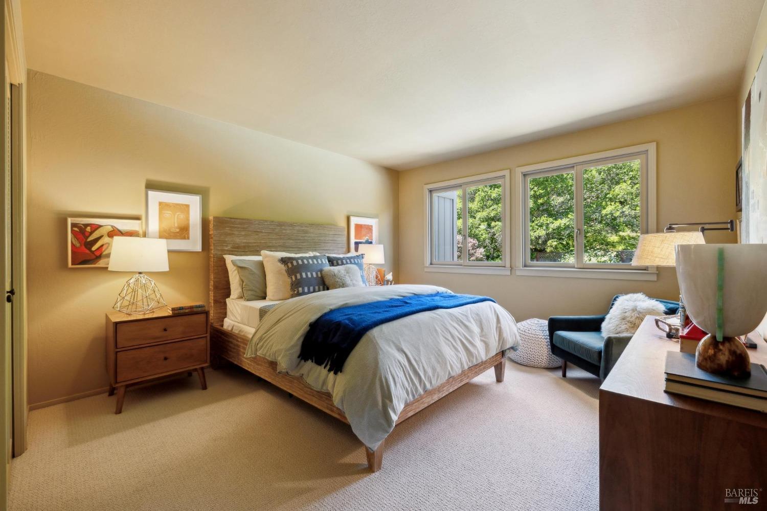 87 Peacock Dr
