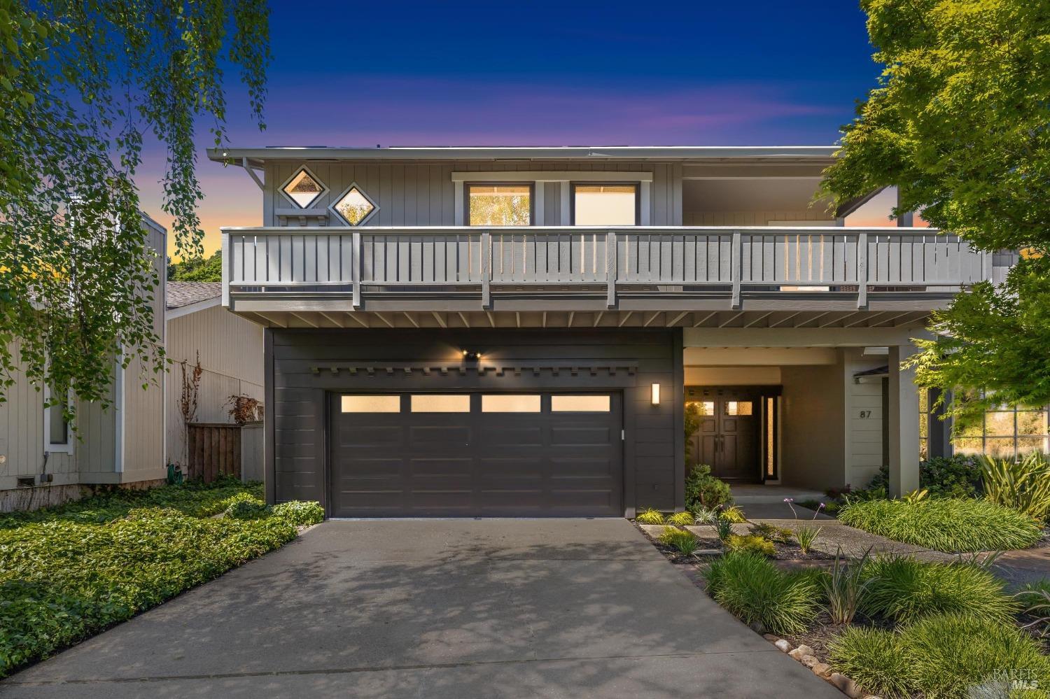 87 Peacock Dr