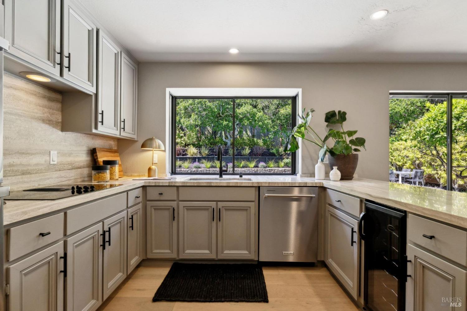 87 Peacock Dr
