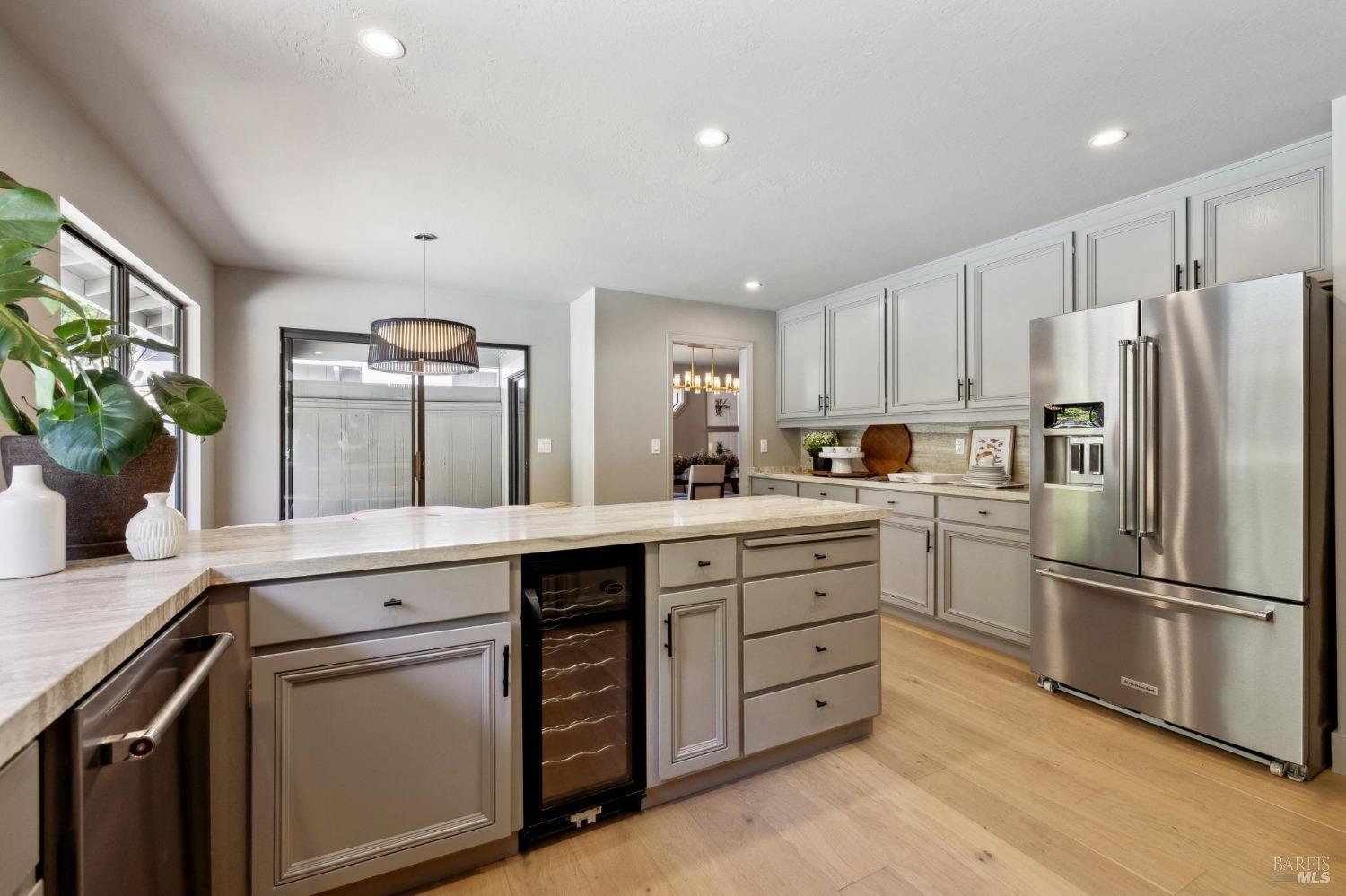 87 Peacock Dr