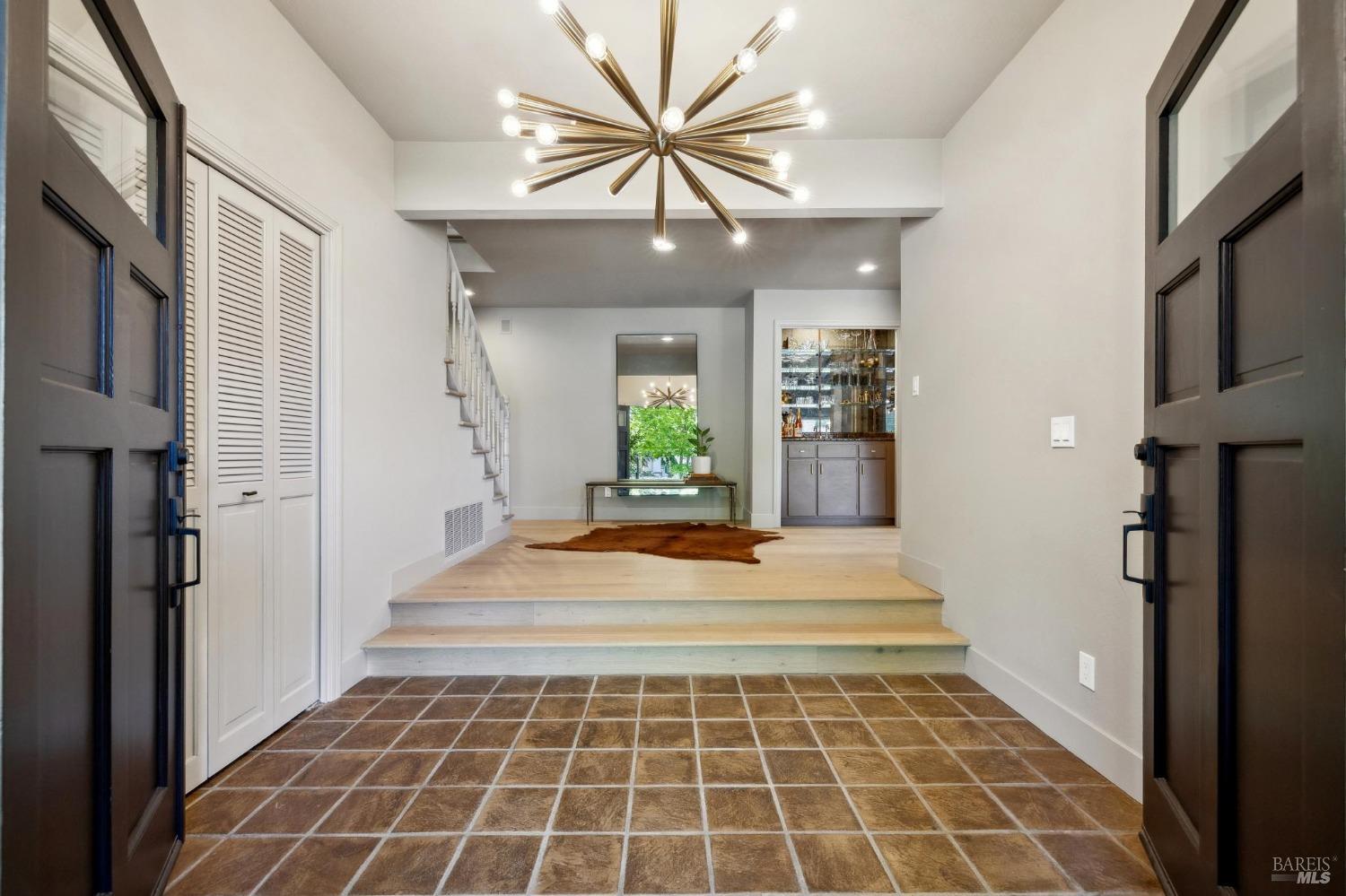 87 Peacock Dr