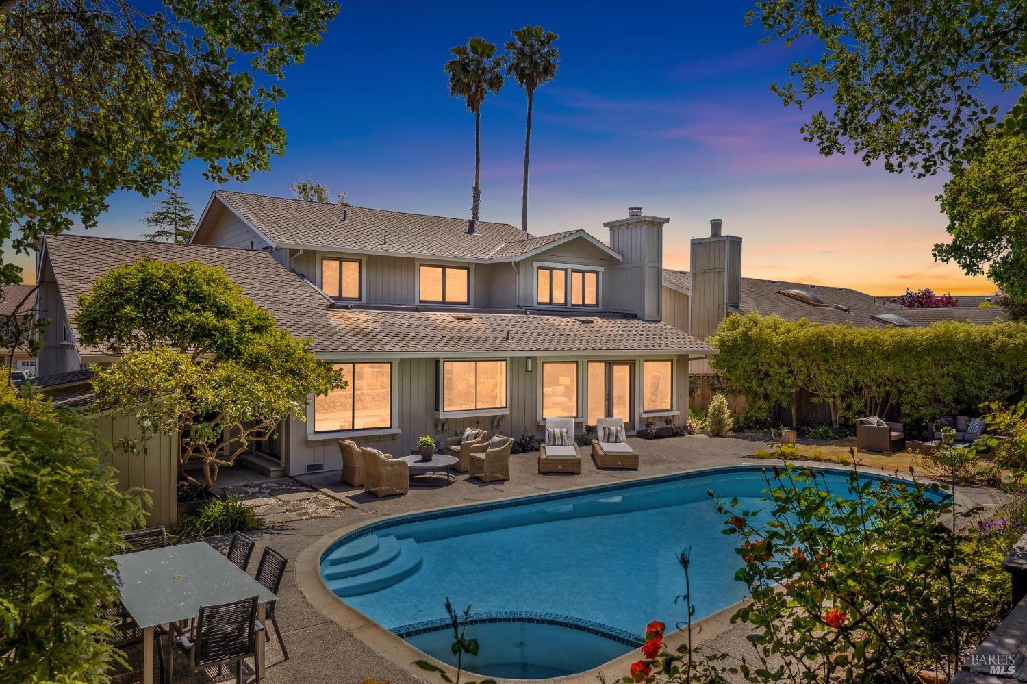 87 Peacock Dr
