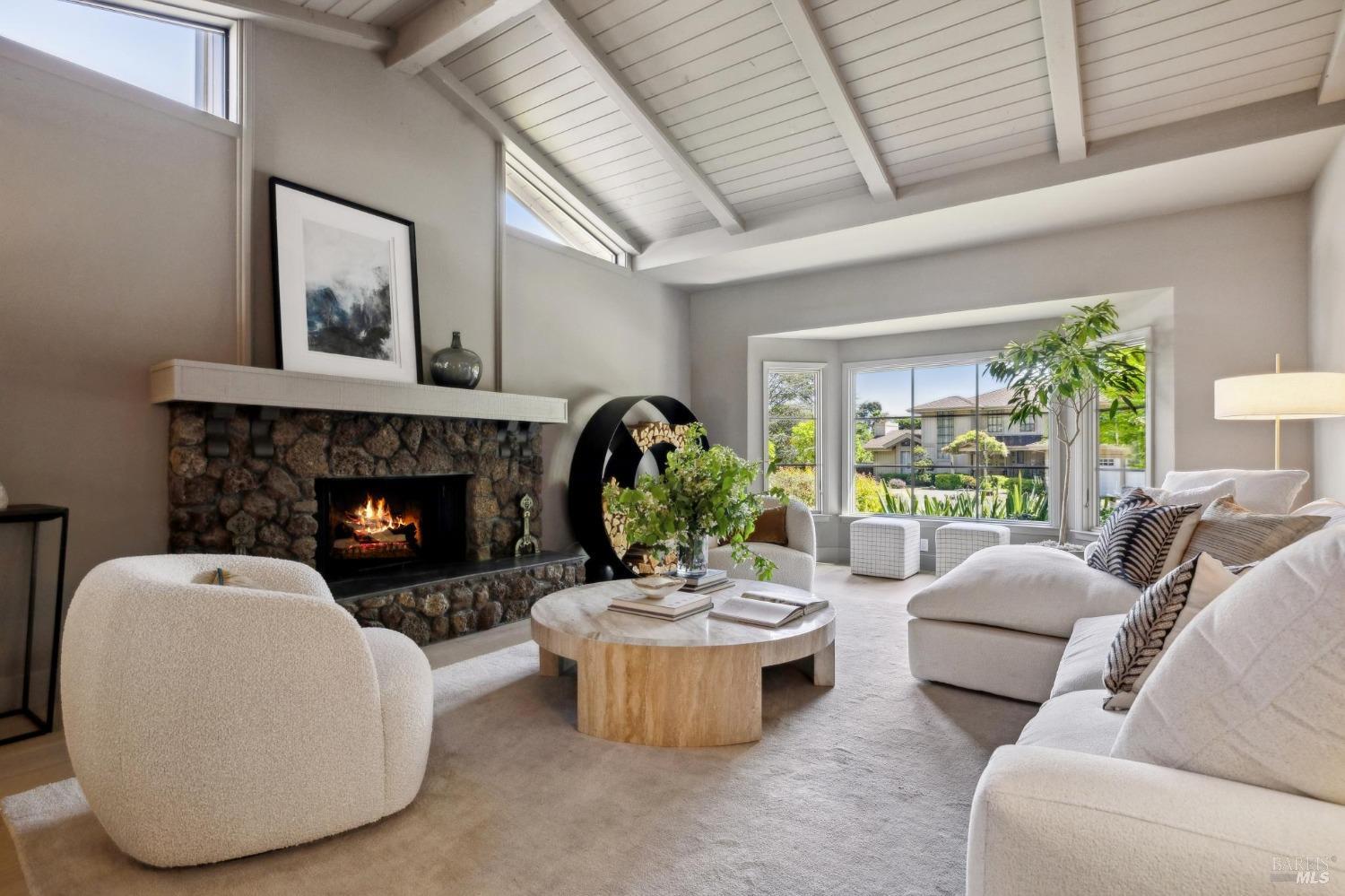 87 Peacock Dr