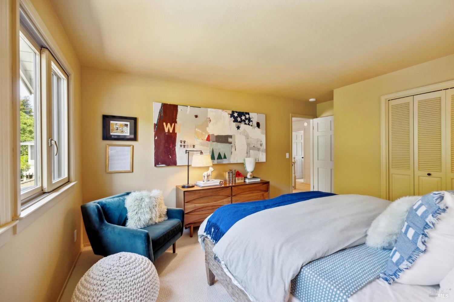 87 Peacock Dr