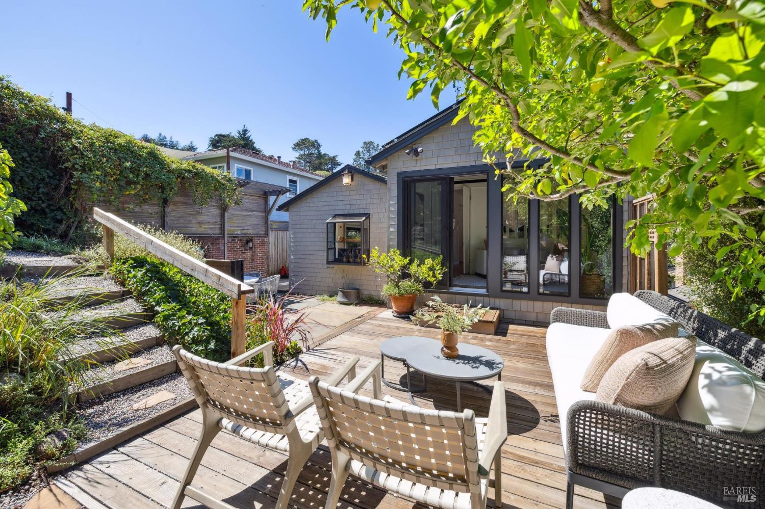 274 Sausalito St