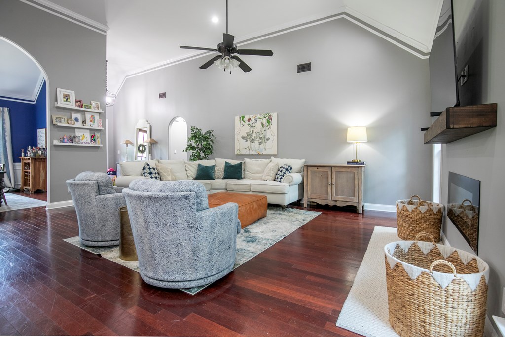 205 Woodlawn Dr.