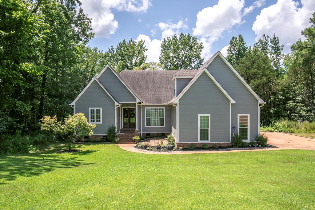 205 Woodlawn Dr.