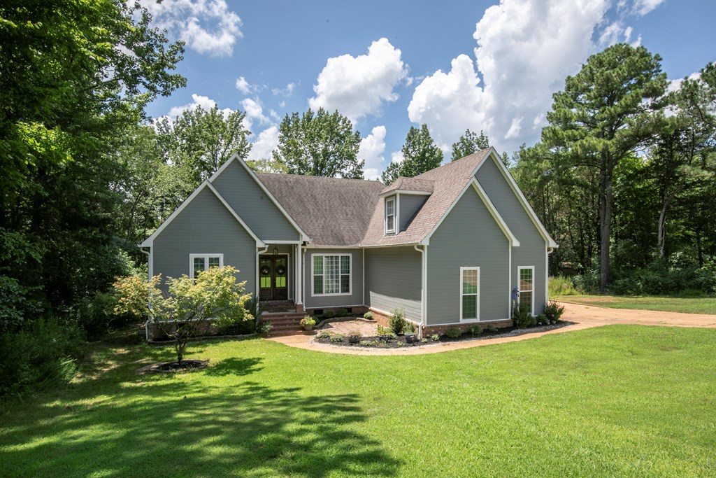 205 Woodlawn Dr.