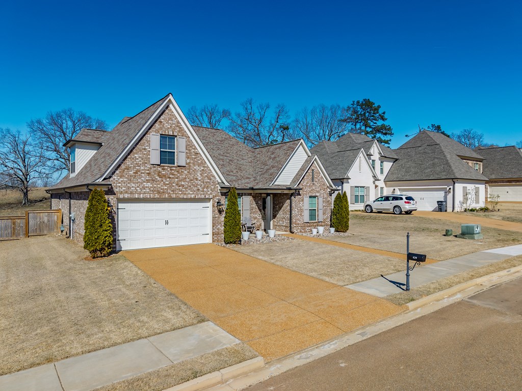 639 Centerpointe Cove