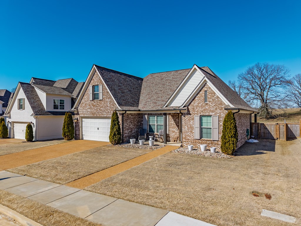 639 Centerpointe Cove