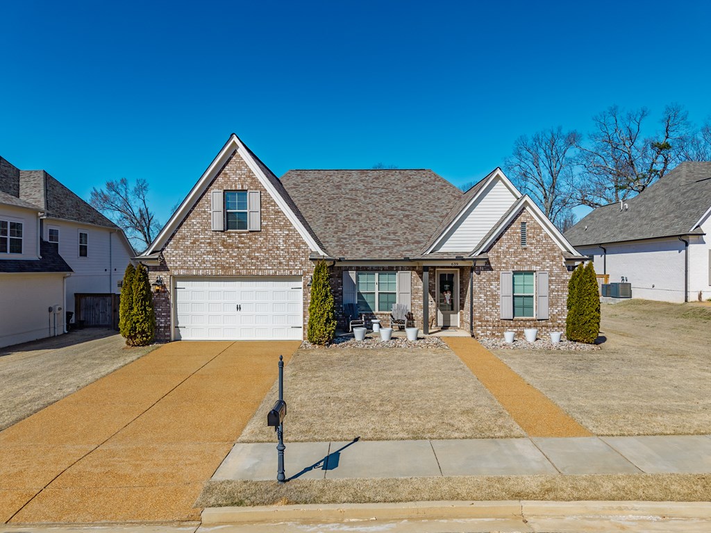 639 Centerpointe Cove