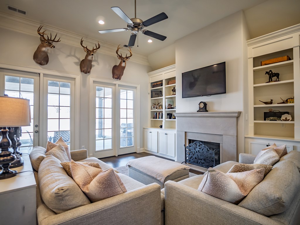 639 Centerpointe Cove