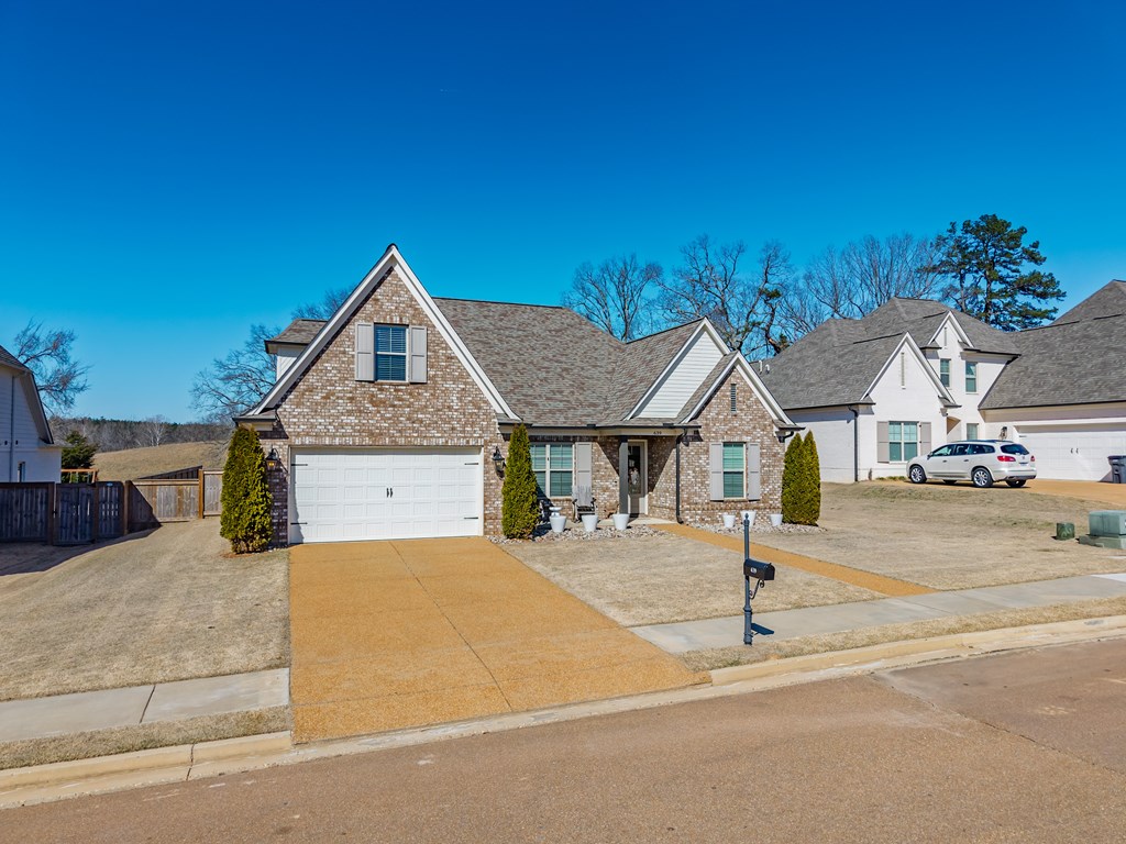 639 Centerpointe Cove