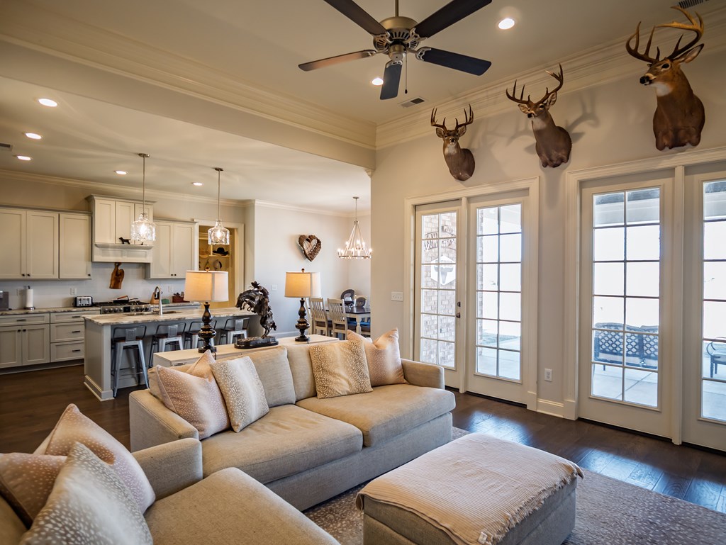 639 Centerpointe Cove