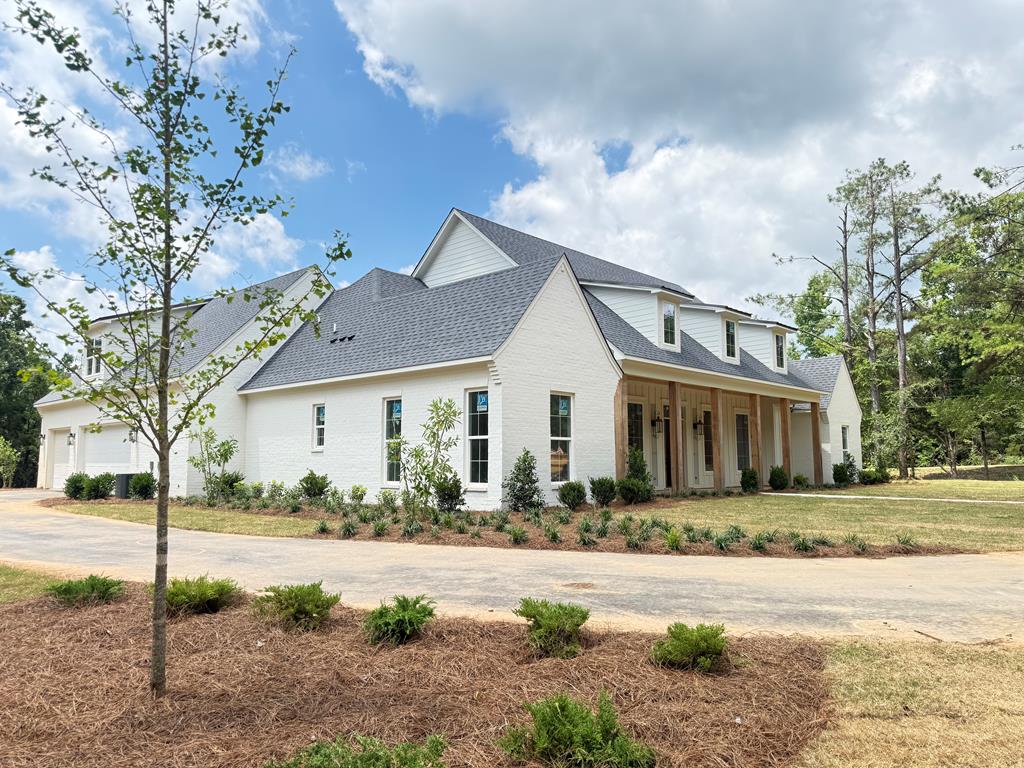 100 Leeson Cove