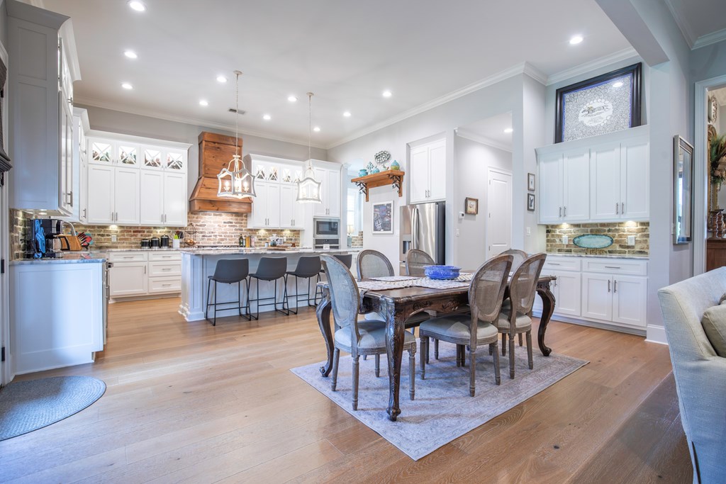 226 Persimmon Ln